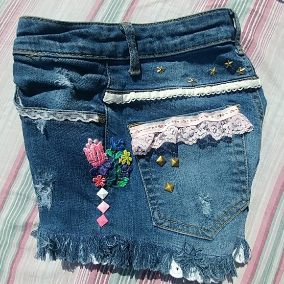 🎈SALE💰 Lacy, Studded, Distrsd Jean Shorty Shorts - Picture 4 of 8
